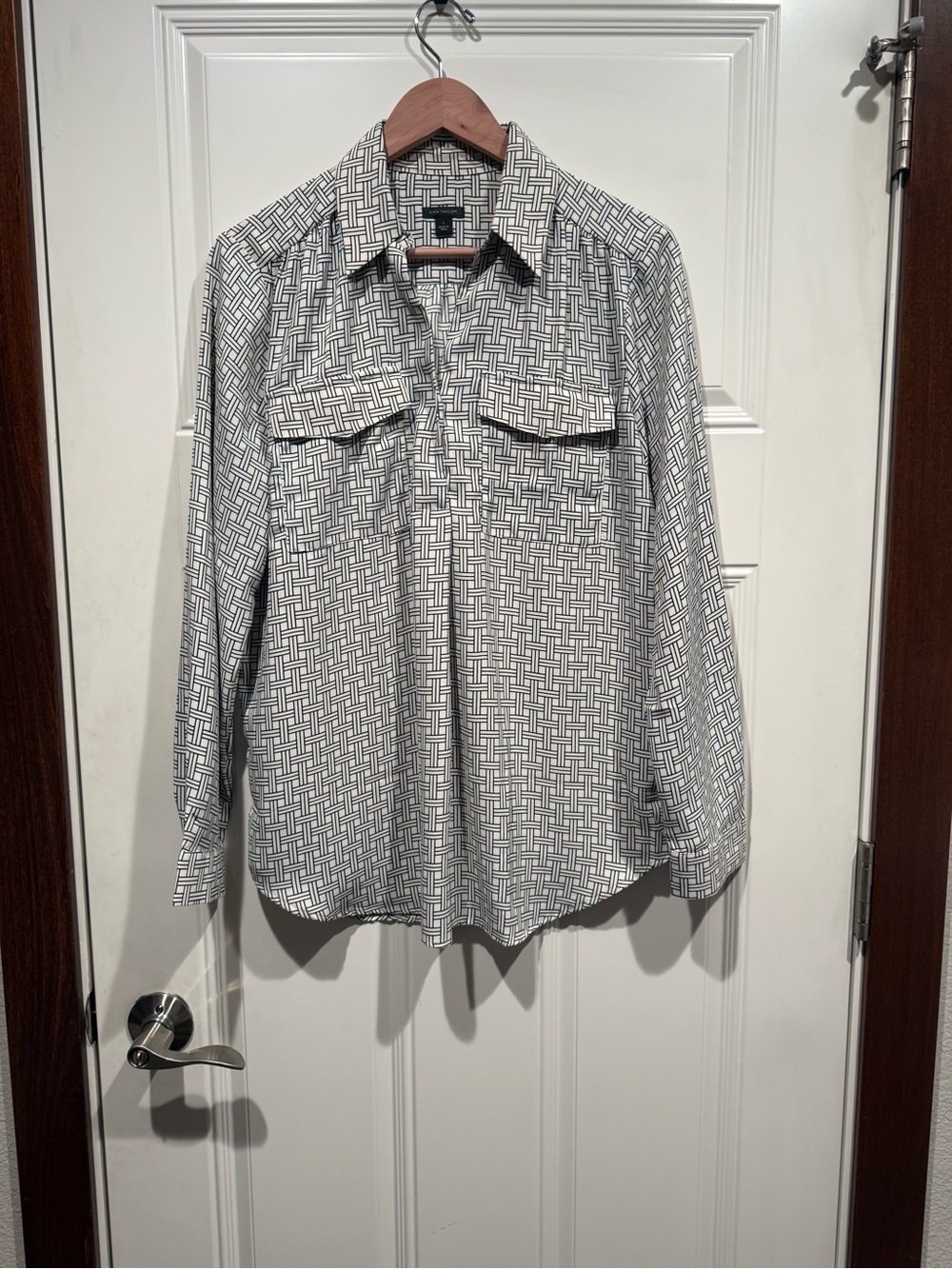 Ann Taylor Black and White Geometric Button-Down Shirt